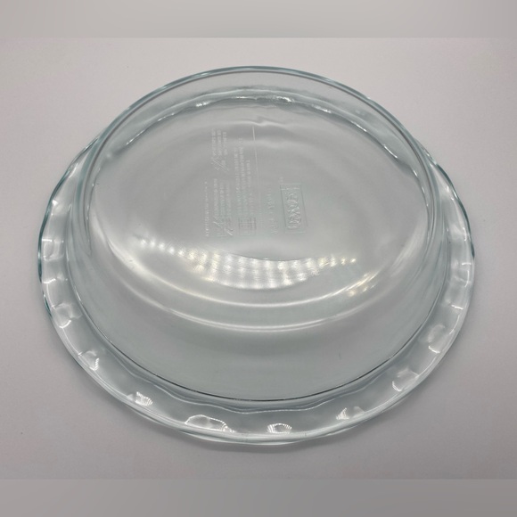 Pyrex Blue Tint Scalloped Pie Plate 24cm - Picture 5 of 10